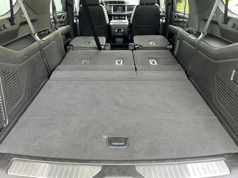 Used 2024 GMC Yukon XL Denali AWD/4WD image 22