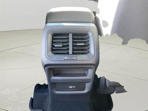 Used 2025 Volkswagen Taos SE image 19
