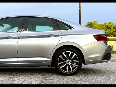 Used 2025 Volkswagen Jetta SE image 18