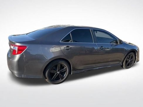Used 2014 Toyota Camry SE FWD image 6