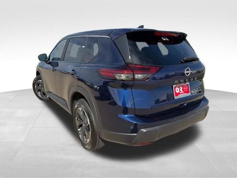 Used 2025 Nissan Rogue SV AWD/4WD image 4