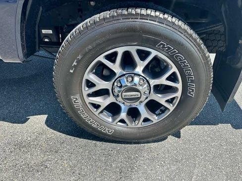 Certified 2022 Ford F250 Lariat w/ Lariat Ultimate Package AWD/4WD image 4