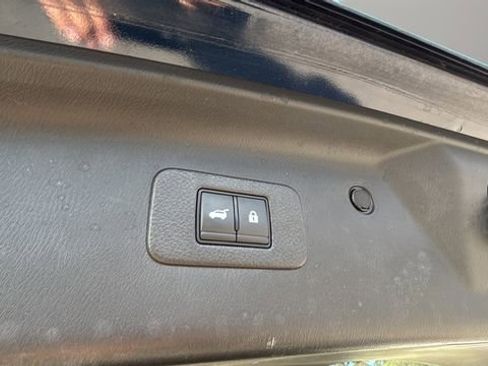 Used 2023 Nissan Armada SL image 39