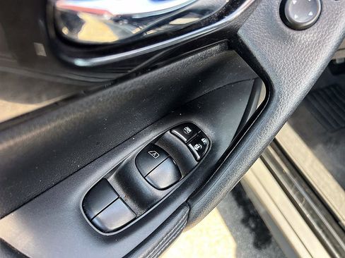 Used 2018 Nissan Rogue SV w/ Sun & Sound Touring Package AWD/4WD image 20