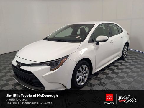 Used 2025 Toyota Corolla LE w/ Convenience Package FWD image 1