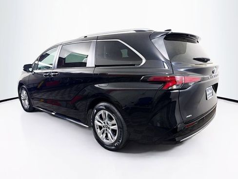 Used 2023 Toyota Sienna Limited AWD/4WD image 6