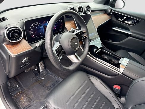 Used 2024 Mercedes-Benz GLC 300 GLC 300 image 25