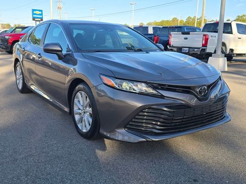 Used 2019 Toyota Camry LE image 7