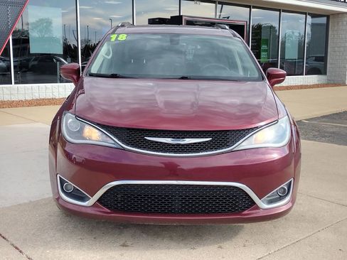 Used 2018 Chrysler Pacifica Touring-L Plus FWD image 2