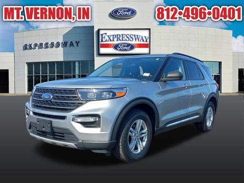 Used 2023 Ford Explorer XLT w/ Equipment Group 202A AWD/4WD image 3