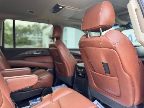 Used 2016 Cadillac Escalade ESV Luxury image 43