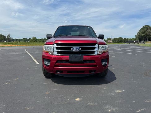Used 2017 Ford Expedition XLT w/ Equipment Group 202A AWD/4WD image 7