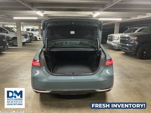 Used 2024 BMW 530i w/ Premium Package image 6