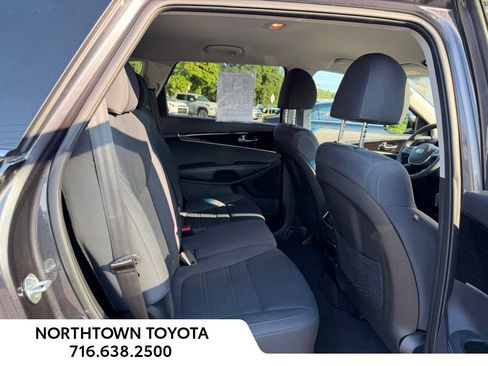 Used 2019 Kia Sorento FWD image 16