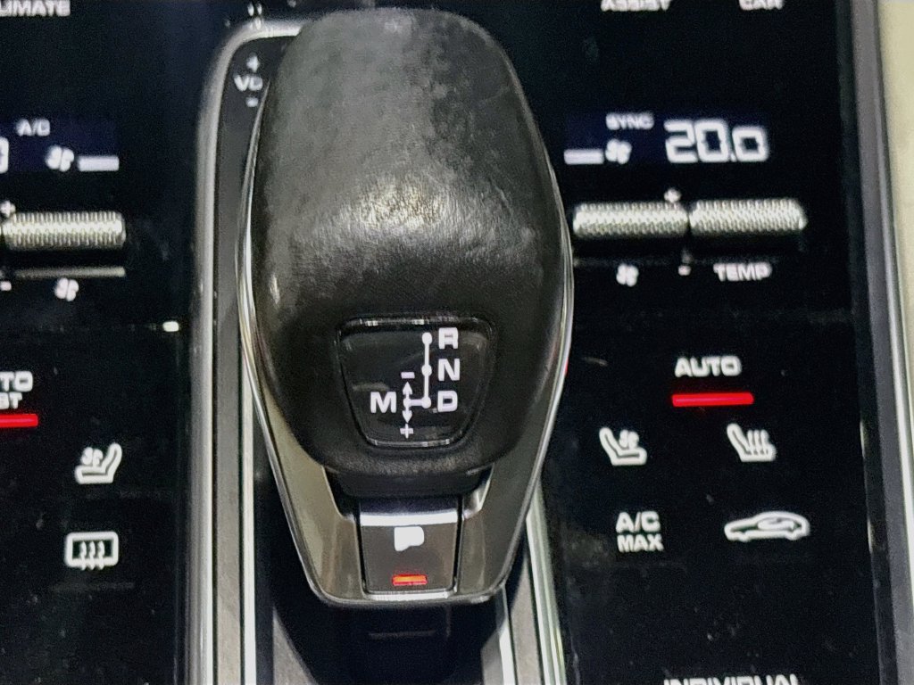 Used 2017 Porsche Panamera 4 AWD/4WD image 39