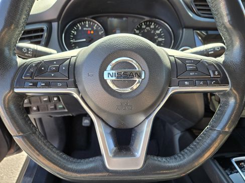 Used 2018 Nissan Rogue SV w/ Premium Package image 15