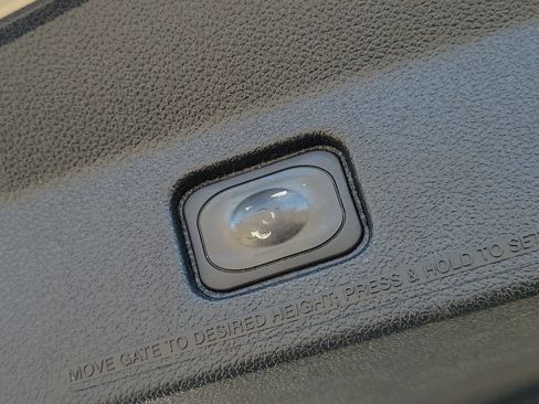 Used 2016 Ford Explorer Platinum image 8