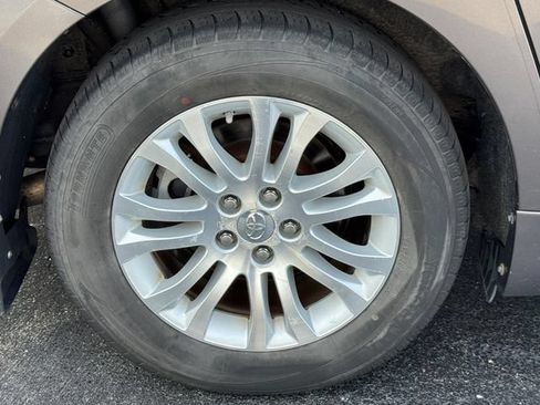 Used 2013 Toyota Sienna XLE FWD image 12