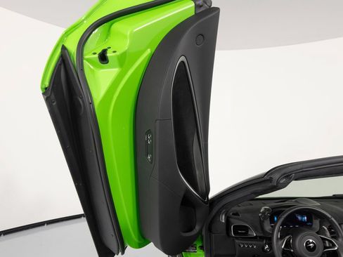 Used 2025 McLaren Artura Spider RWD image 10