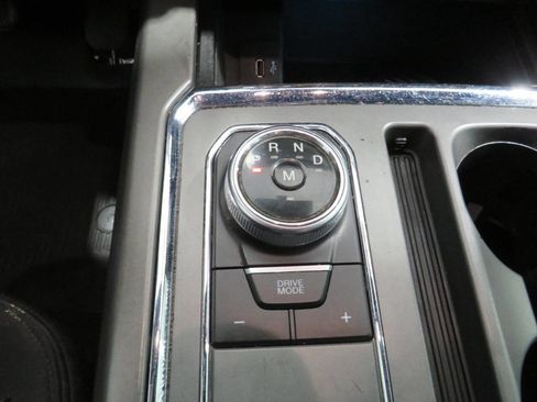 Used 2018 Ford Expedition XLT image 23