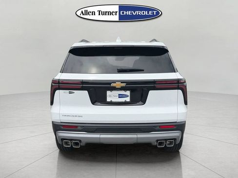 Used 2026 Chevrolet Traverse LT w/ Driver Confidence Package FWD image 5