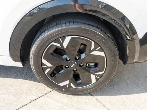 Used 2023 Kia Niro Wind w/ Wind Preserve Package FWD image 29