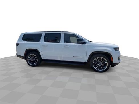Used 2023 Jeep Wagoneer L Series II w/ Premium Group I AWD/4WD image 3