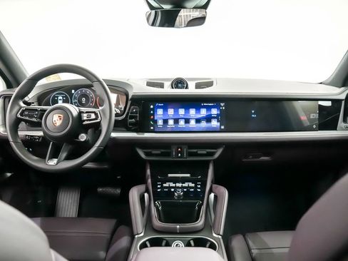 New 2026 Porsche Cayenne image 33