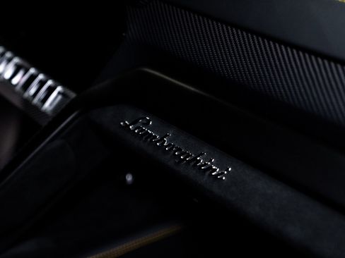 Used 2023 Lamborghini Urus Performante AWD/4WD image 38