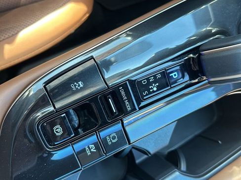 Used 2025 Toyota Crown Signia image 26