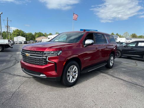 Used 2024 Chevrolet Suburban Premier AWD/4WD image 1