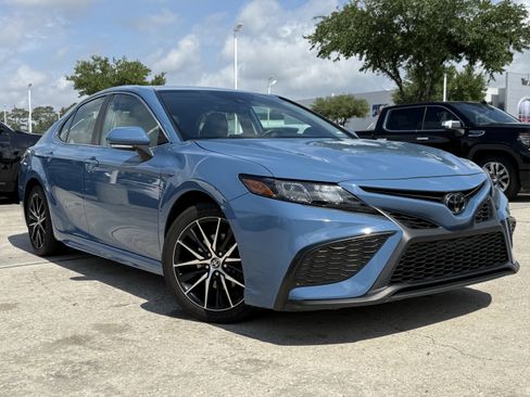 Used 2024 Toyota Camry SE FWD image 2