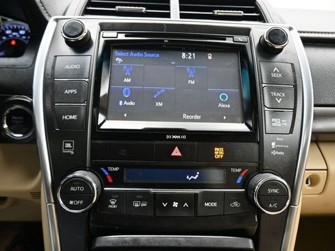 Used 2017 Toyota Camry XLE image 19