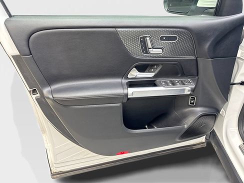 Used 2025 Mercedes-Benz GLB 250 w/ Exclusive Package image 28