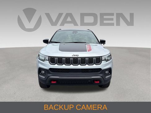 Used 2025 Jeep Compass Trailhawk AWD/4WD image 8