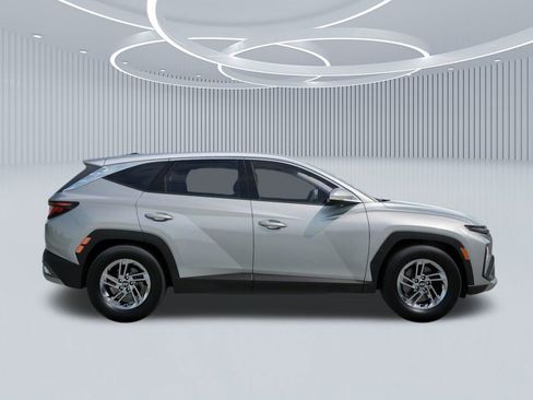 New 2026 Hyundai Tucson SE image 7
