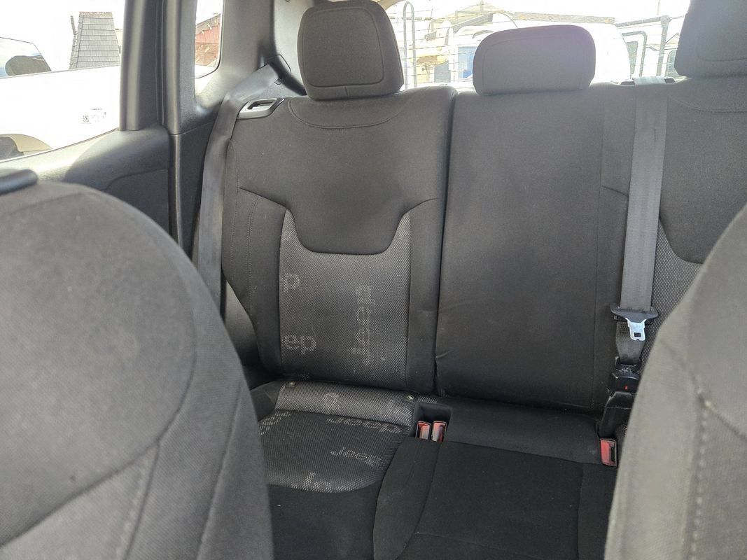 Used 2017 Jeep Renegade Latitude w/ Cold Weather Group AWD/4WD image 18