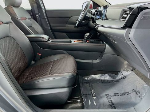 Used 2025 Nissan Kicks SR FWD image 32