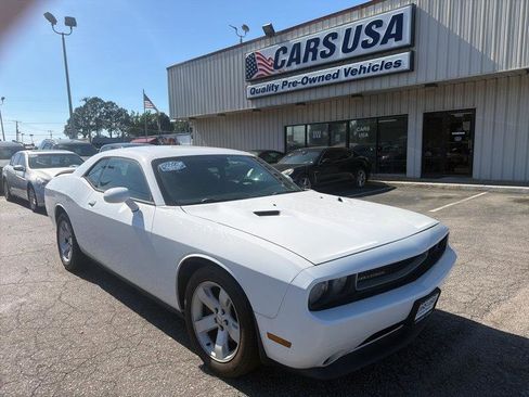 Used 2014 Dodge Challenger SXT RWD image 37