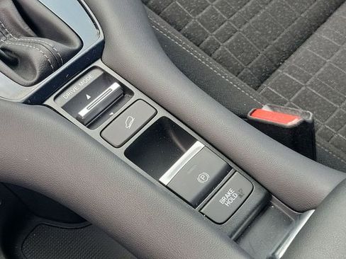 Used 2023 Honda HR-V LX image 35