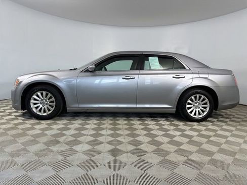 Used 2014 Chrysler 300 RWD image 4