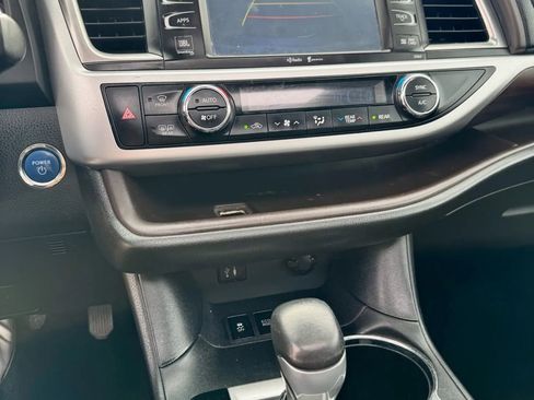 Used 2014 Toyota Highlander Limited image 15