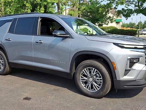 New 2025 Chevrolet Traverse LT w/ LPO, Floor Liner Package image 2