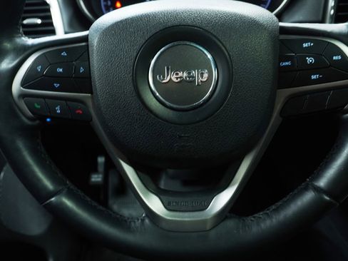 Used 2018 Jeep Grand Cherokee Altitude image 18