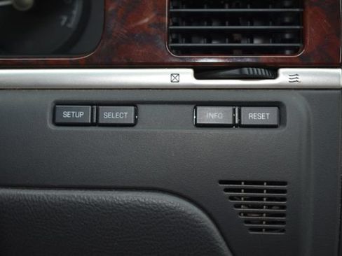 Used 2008 Lincoln Town Car Executive RWD image 25