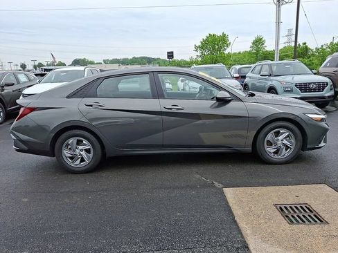Used 2024 Hyundai Elantra SE FWD image 7