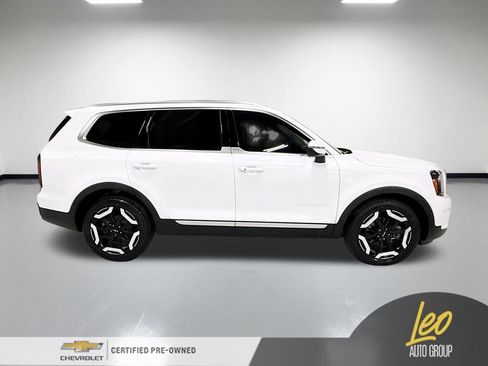 Used 2024 Kia Telluride EX w/ EX Captain's Chair Package AWD/4WD image 5