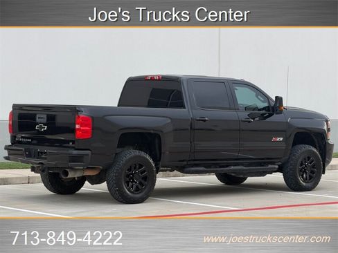 Used 2018 Chevrolet Silverado 2500 LT w/ Midnight Edition AWD/4WD image 10