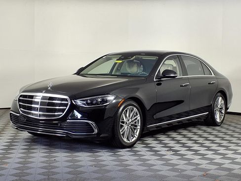 Used 2023 Mercedes-Benz S 580 4MATIC Sedan image 3