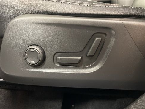 Used 2019 Volvo XC40 T5 Momentum image 23